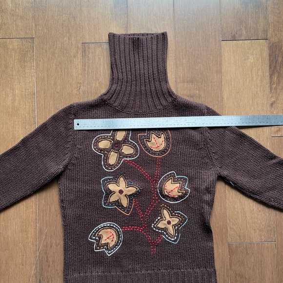Floral Patch Stich Embroidered Knit Sweater - Picture 4 of 7